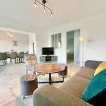 Family Getaway In With Balcony 콜마