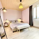 아파트 Family Getaway In With Balcony *