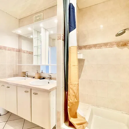 Family Getaway In With Balcony Apartment