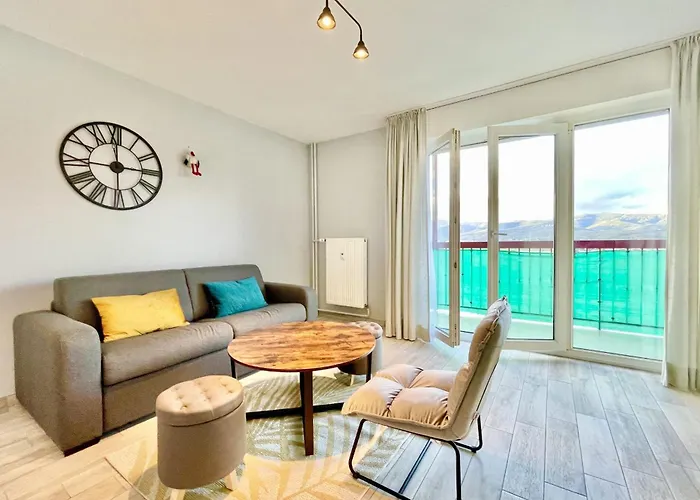 La Route Des Vins En Vélo à Avec Balcon *