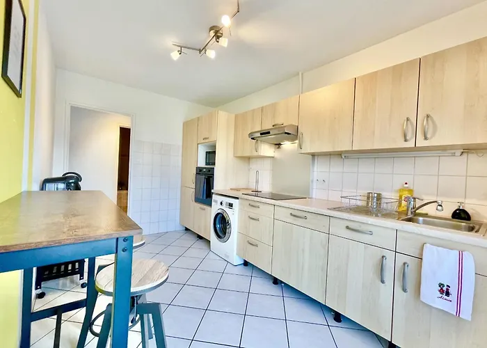 La Route Des Vins En Vélo à Avec Balcon *