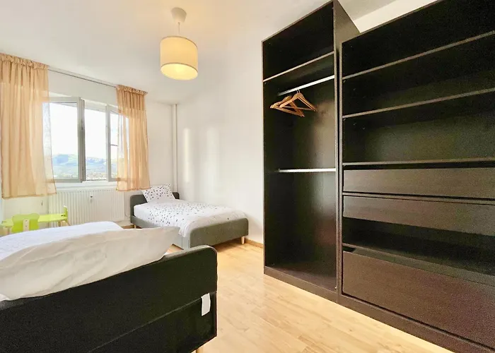 La Route Des Vins En Vélo à Avec Balcon