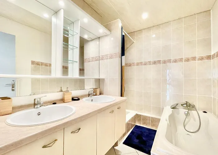 La Route Des Vins En Vélo à Avec Balcon